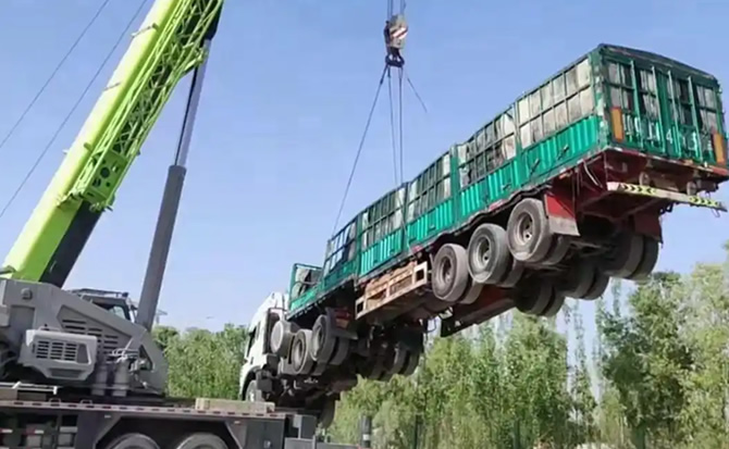 鹤山道路脱困救援案例