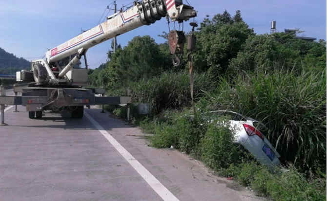 鹤山重载吊车救援